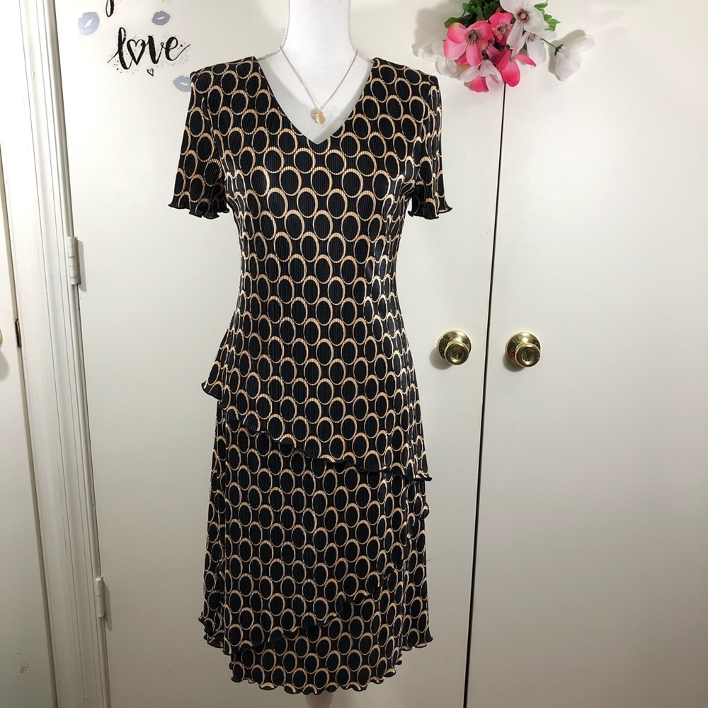 CONNECTED APPAREL. PLEATED TIERED DRESS SIZE 10